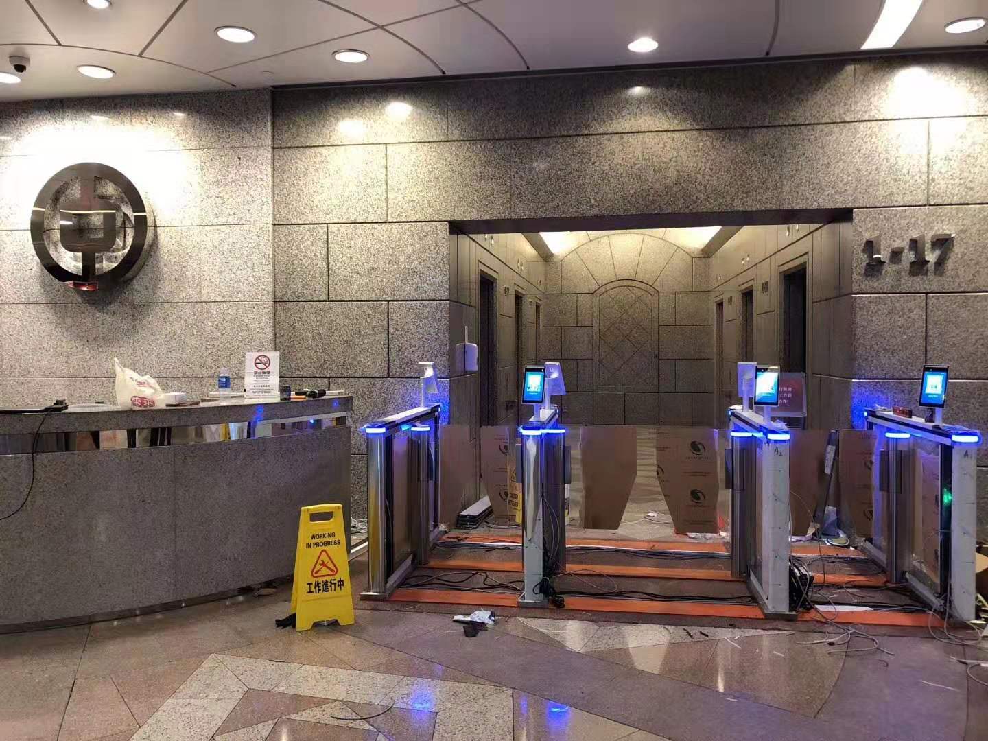 kontrol akses wajah biometrik android diimplementasikan di bank aula cabang cina